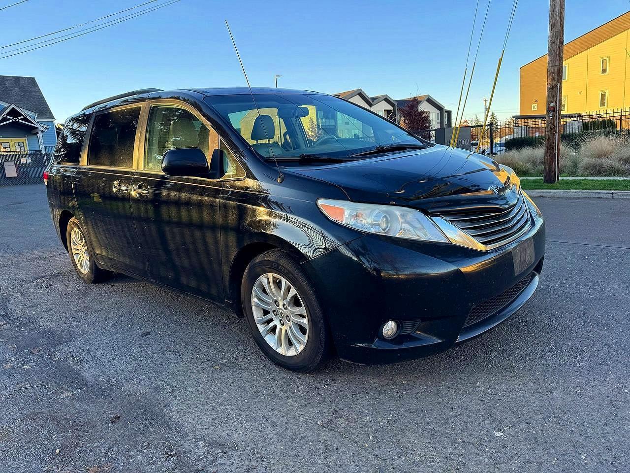 2014 Toyota Sienna Xle 8-Passenger