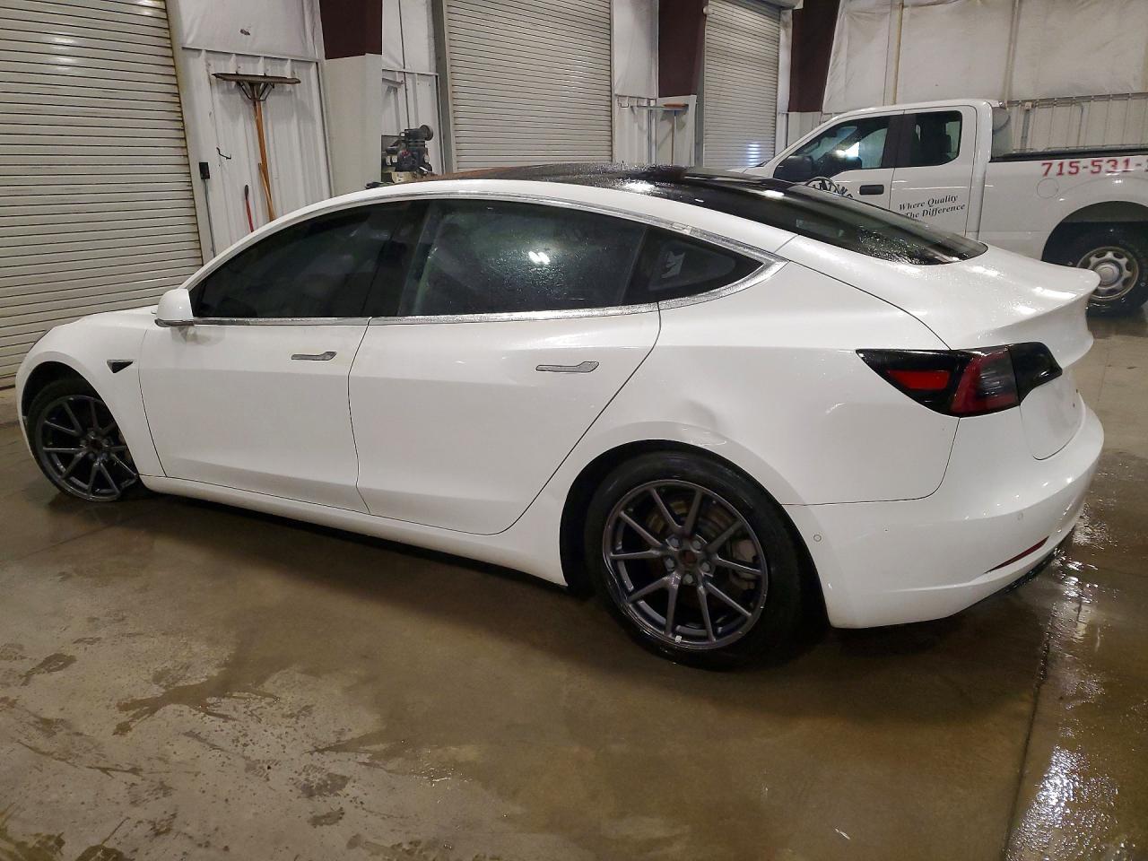 2018 Tesla Model 3 - Фото 2