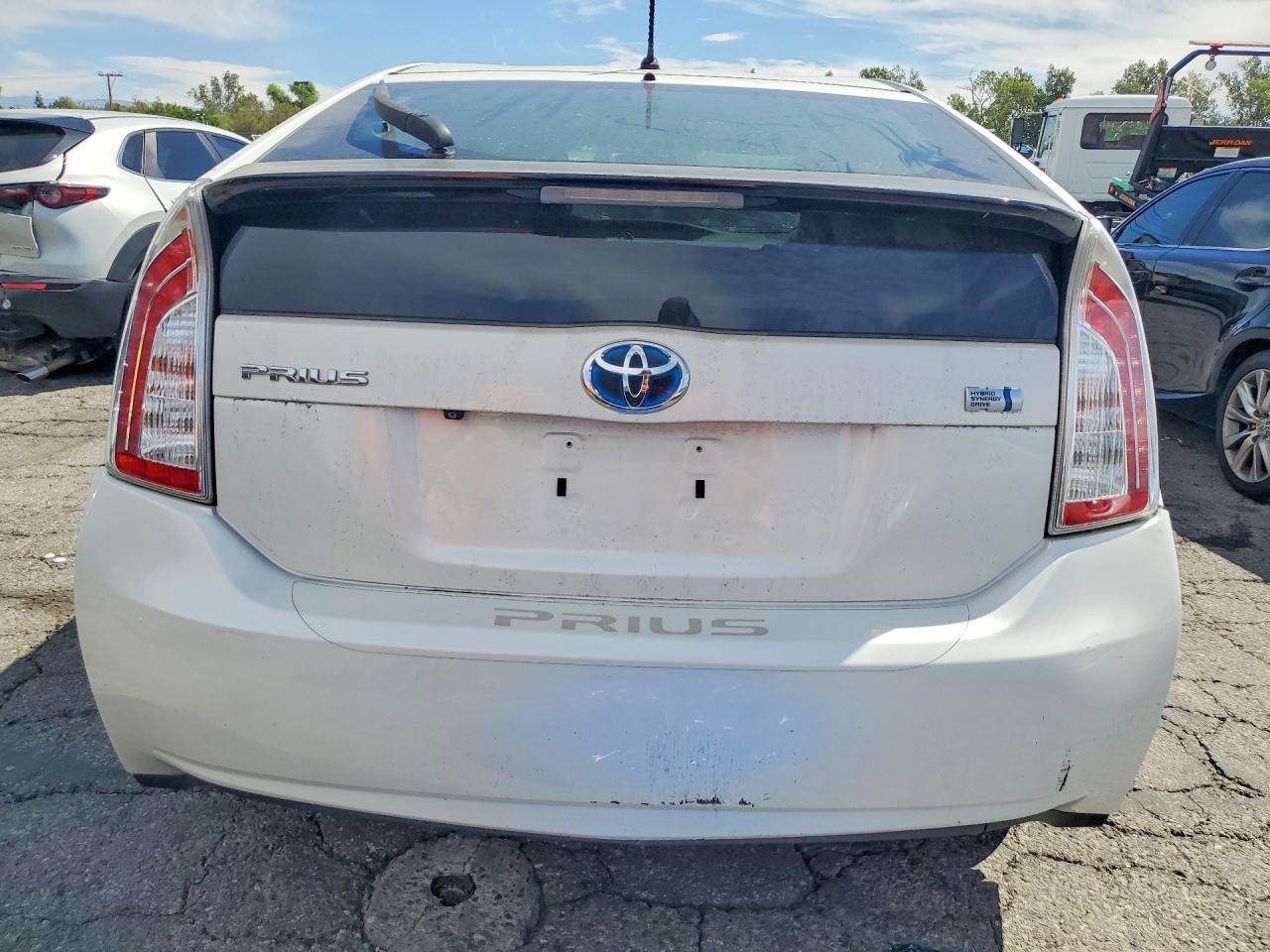 2015 Toyota Prius Two - Image 6