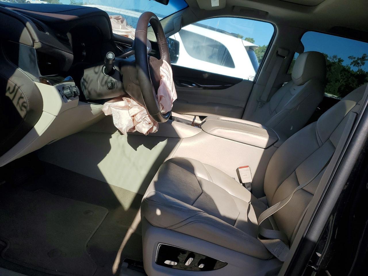 2017 Cadillac Escalade Luxury - Image 7