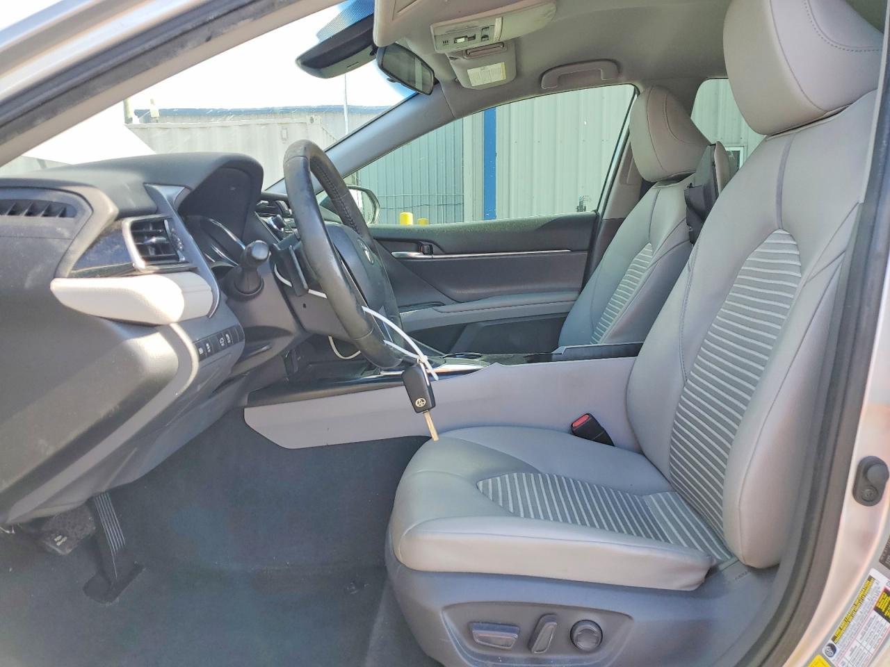 2020 Toyota Camry Se - Фото 7