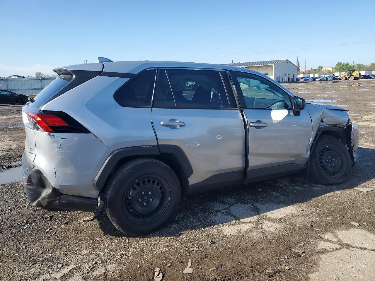 2024 Toyota Rav4 Le - Image 3