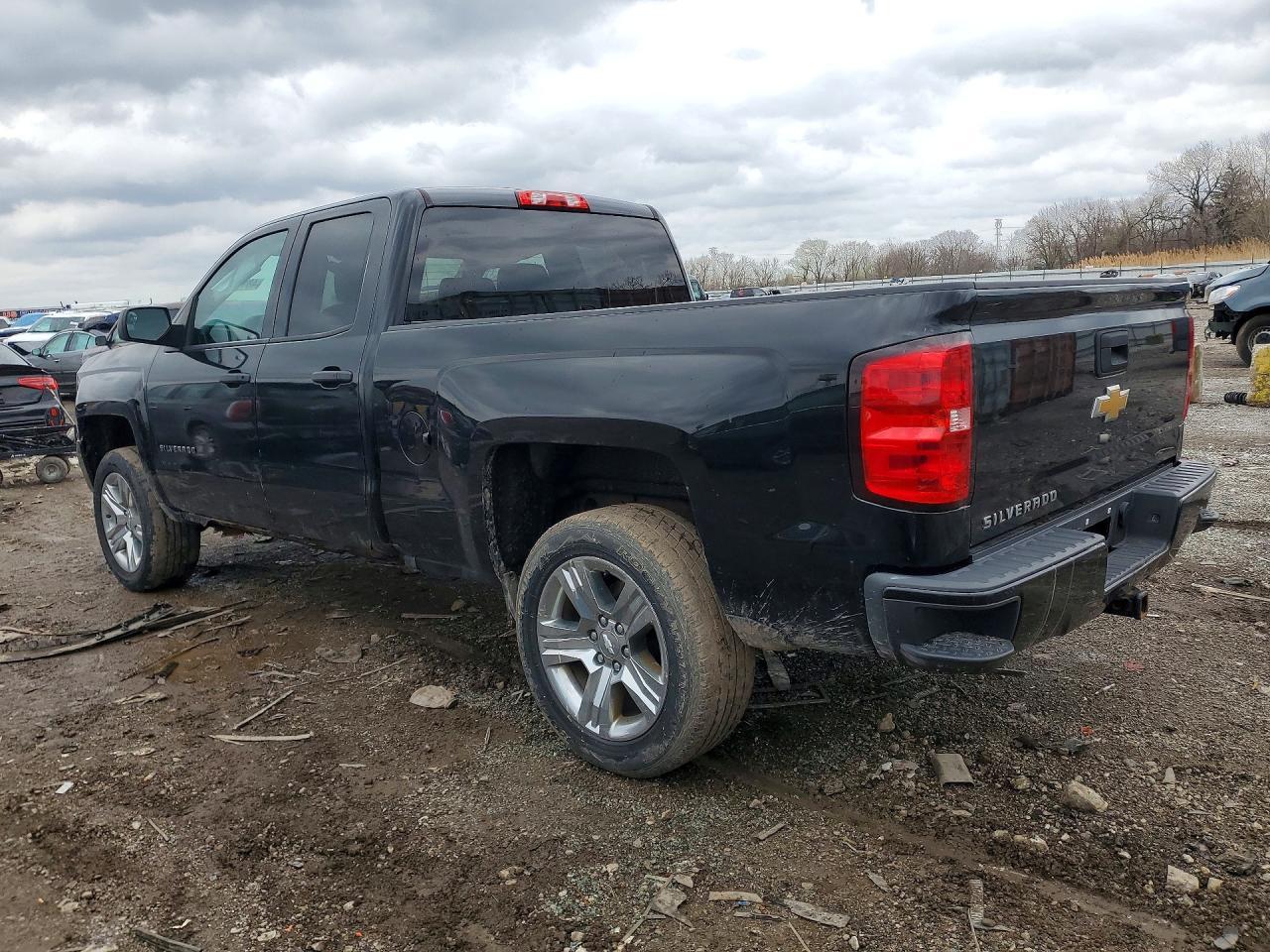 2016 Chevrolet Silverado K1500 Custom - Фото 2