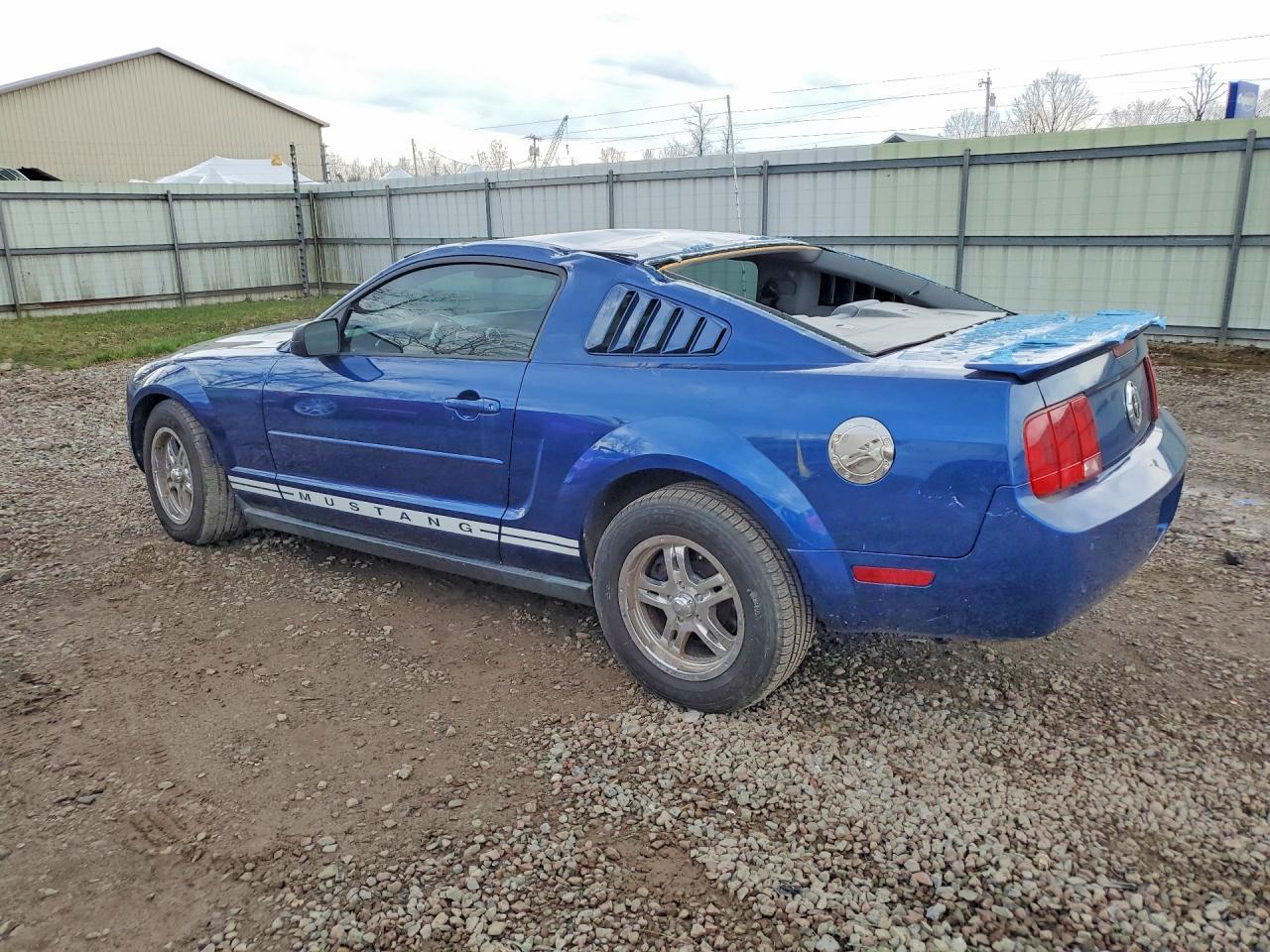 2008 Ford Mustang - Image 2