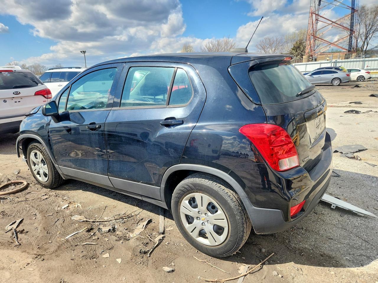 2017 Chevrolet Trax Ls - Image 2