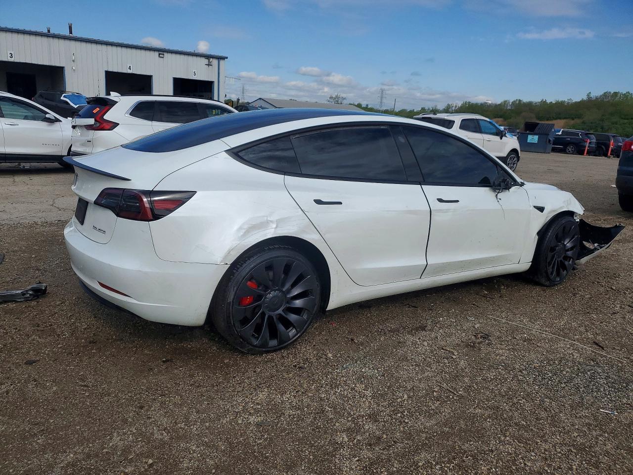 2023 Tesla Model 3 - Фото 3