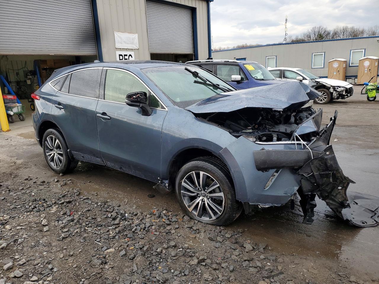 2022 Toyota Venza Le - Image 4