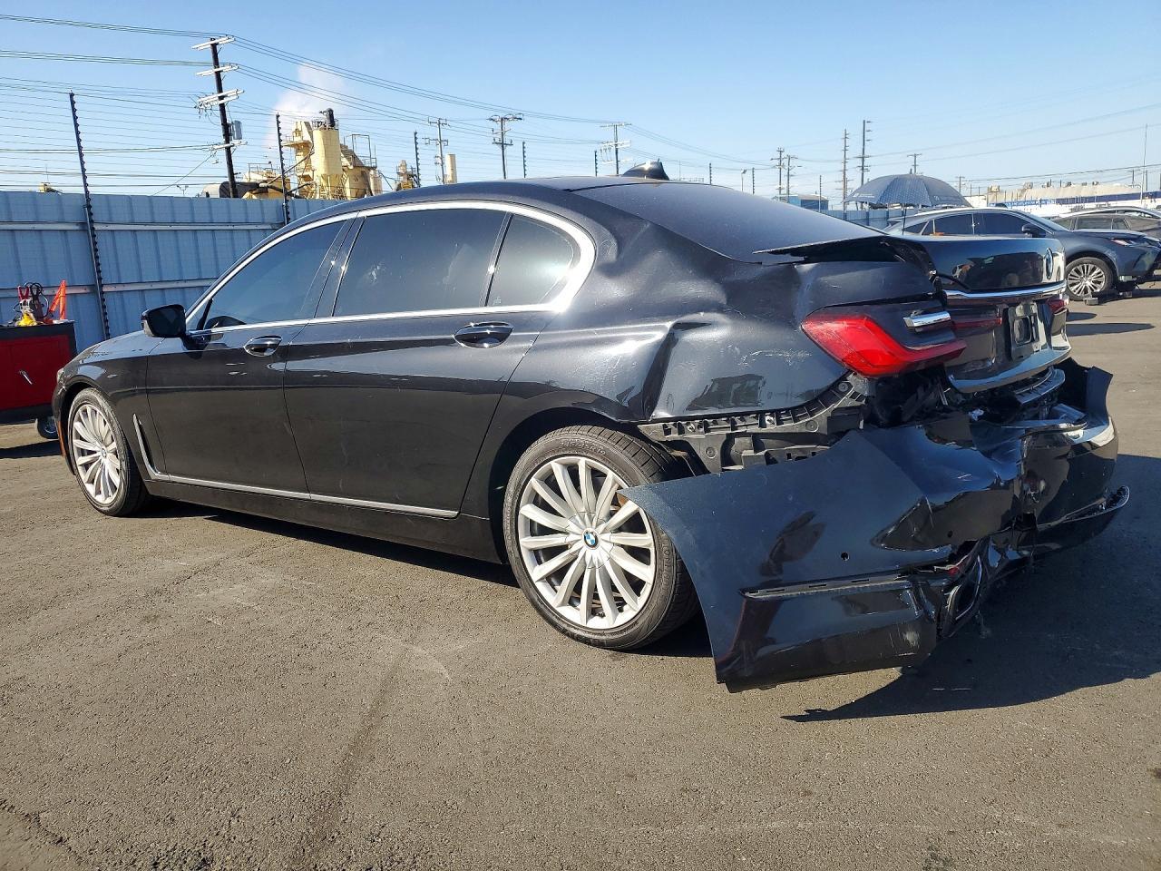 2020 BMW 740 I - Фото 2