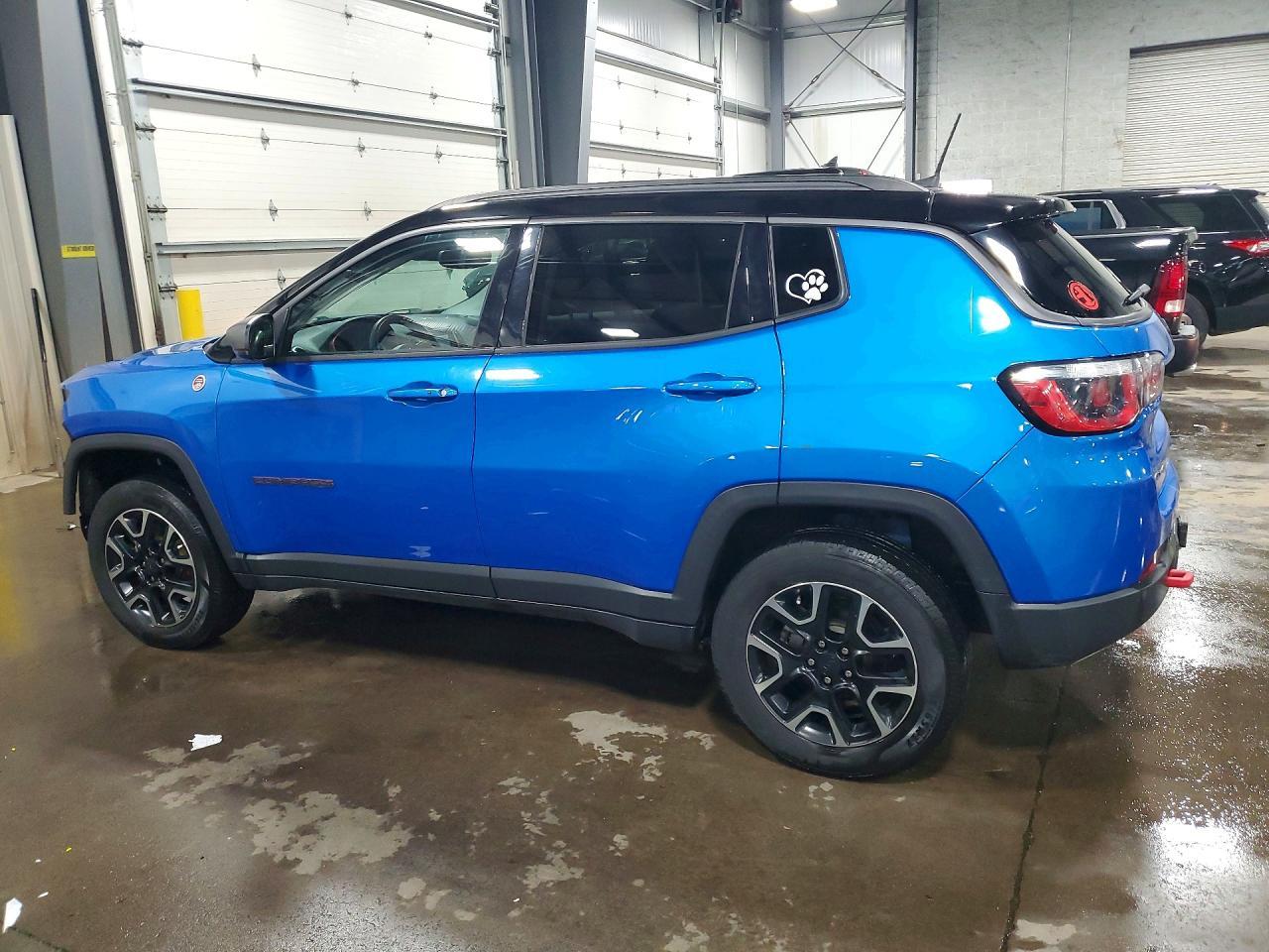 2018 Jeep Compass Trailhawk - Image 2