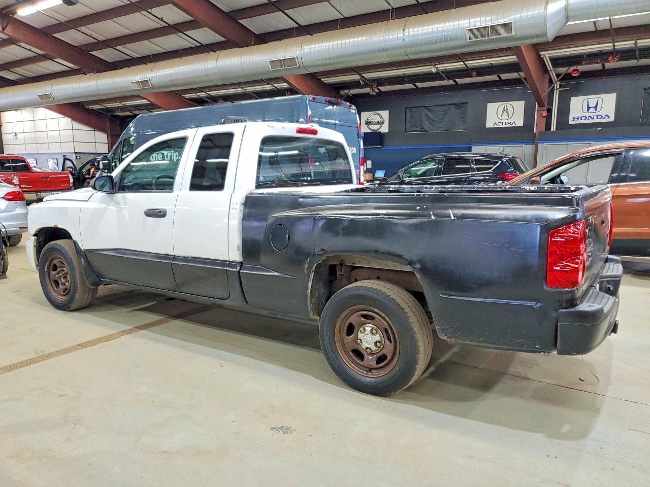 2010 Dodge Dakota St - Image 2