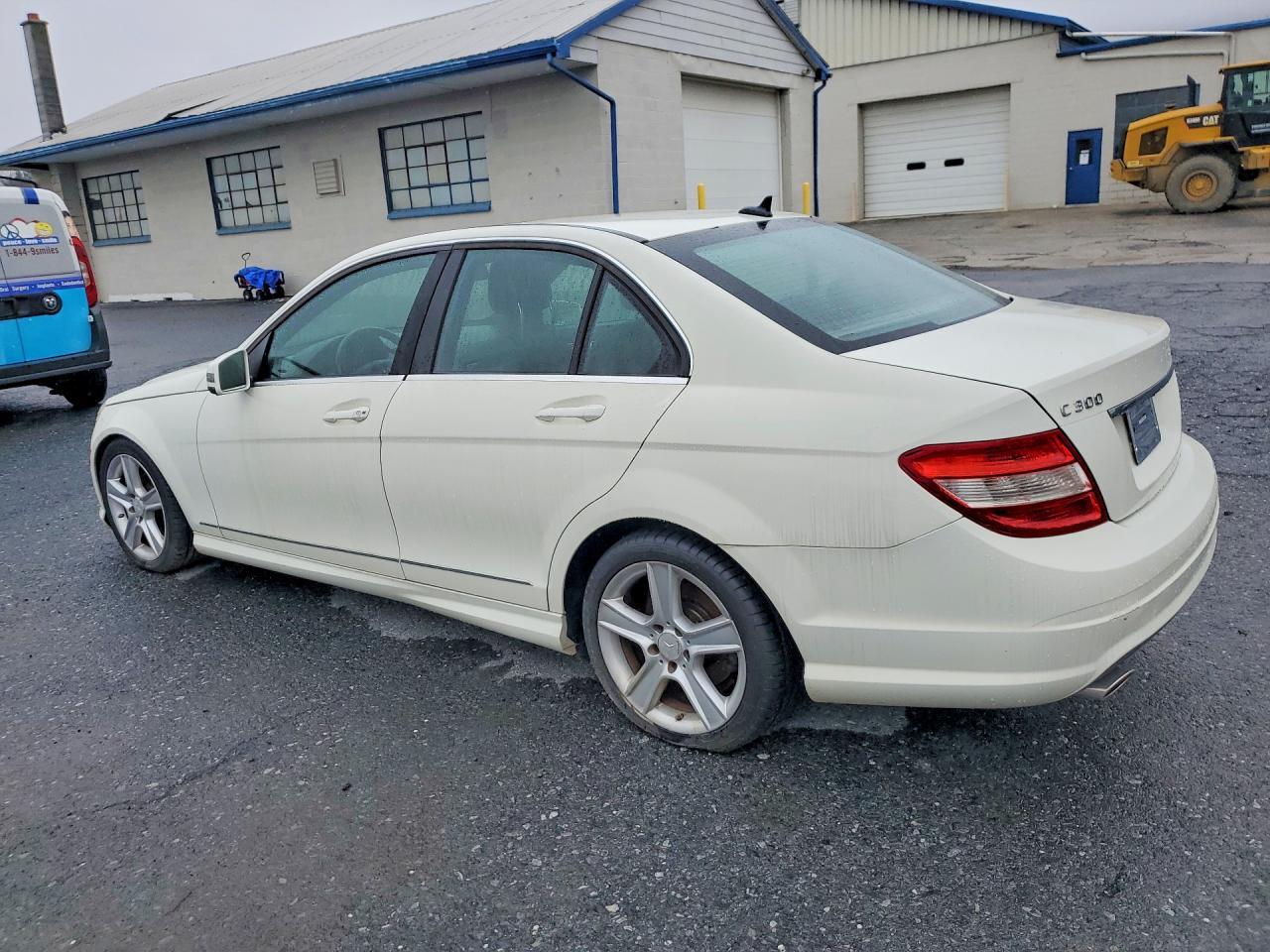 2010 Mercedes-Benz C 300 4Matic - Фото 2