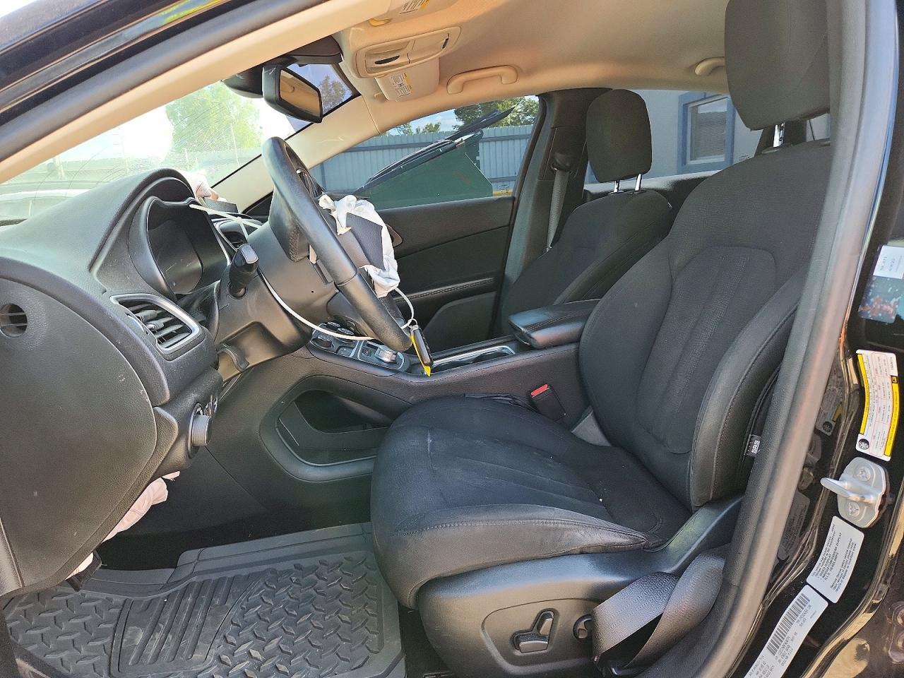 2015 Chrysler 200 Limited - Фото 7
