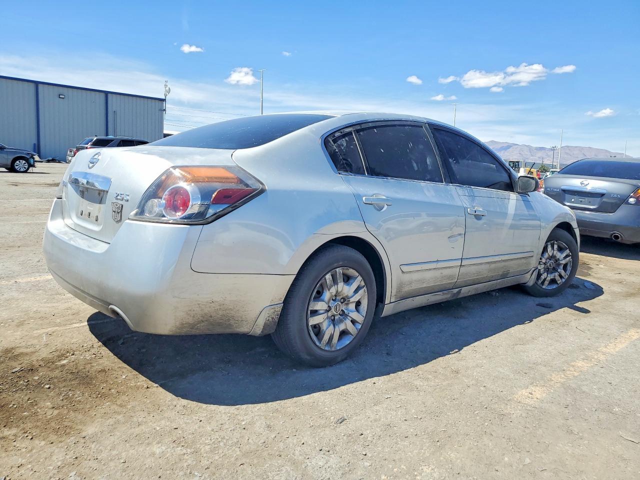 2010 Nissan Altima - Фото 3