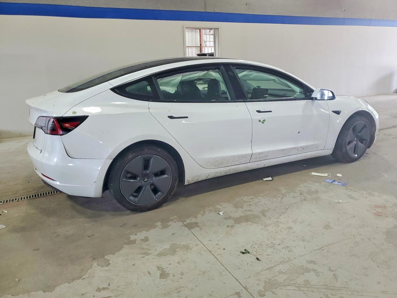 2023 Tesla Model 3 - Фото 3