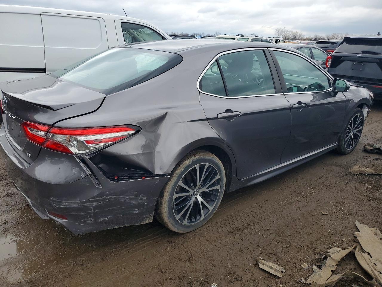 2018 Toyota Camry Se - Фото 3