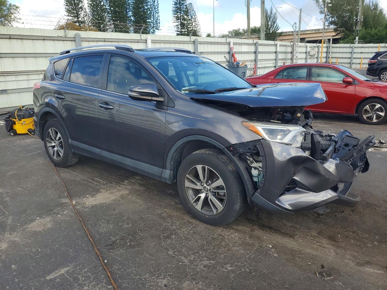 2018 Toyota Rav4 Xle - Image 4