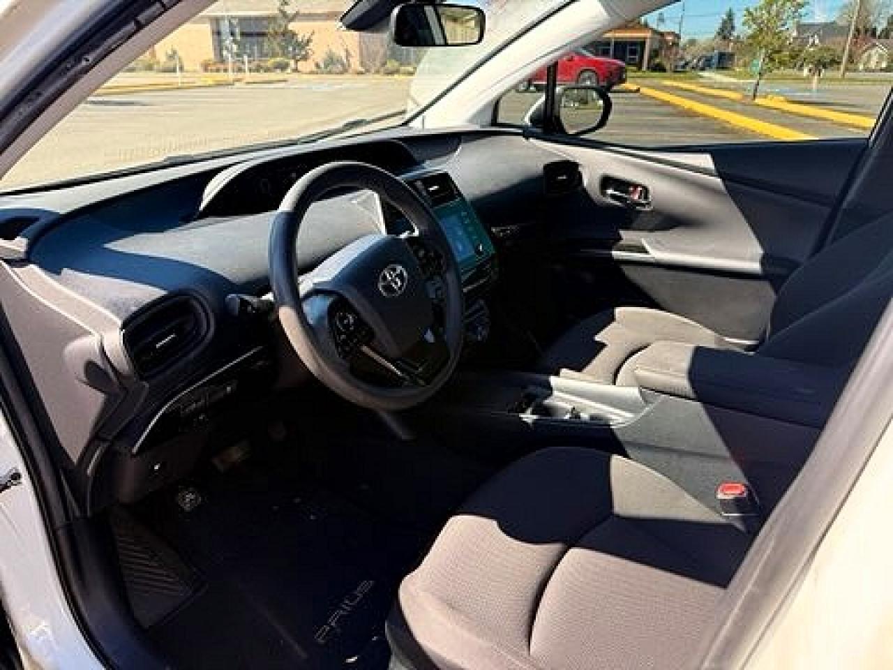 2020 Toyota Prius L Eco - Фото 5