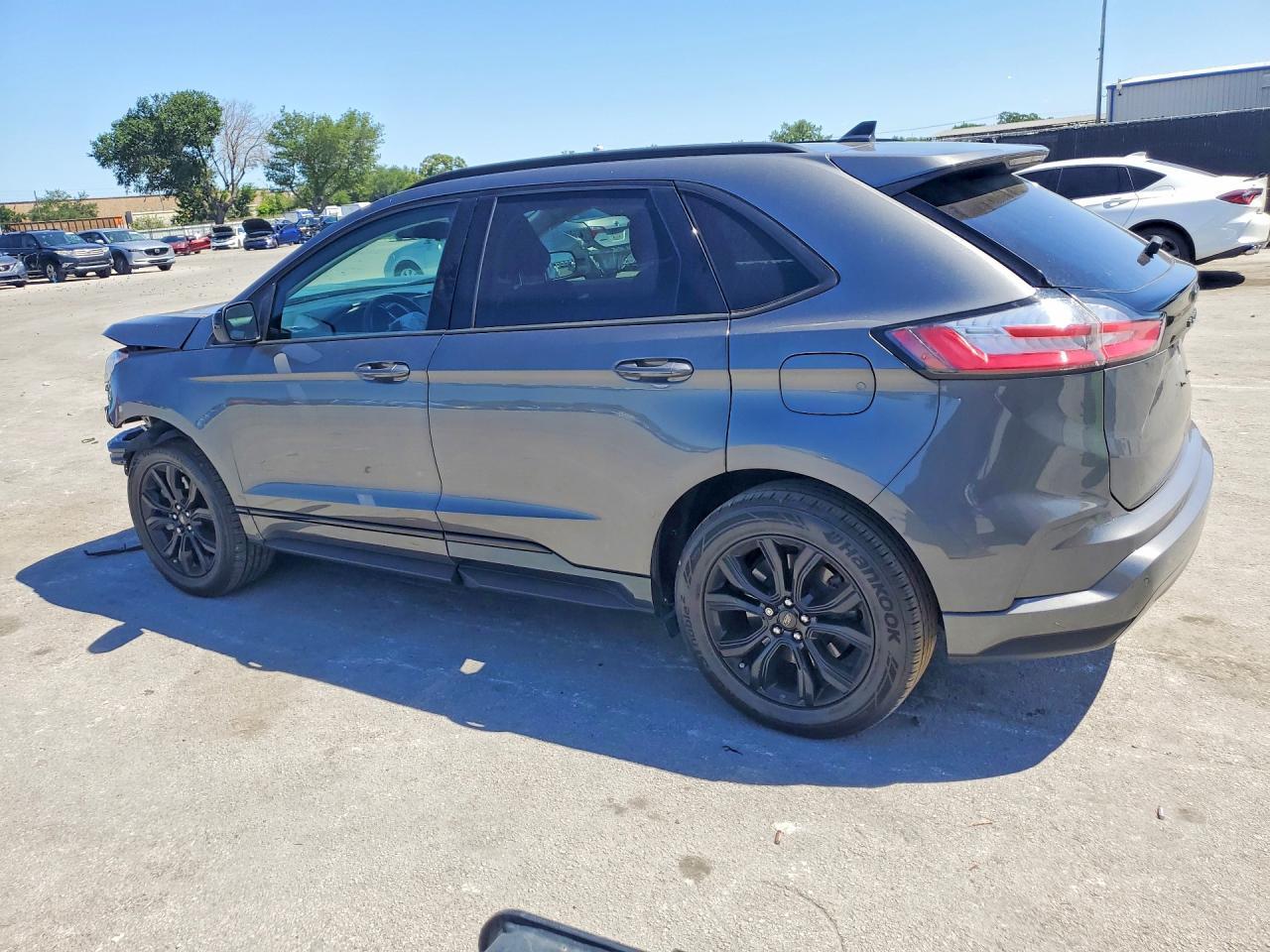 2024 Ford Edge Se - Image 2
