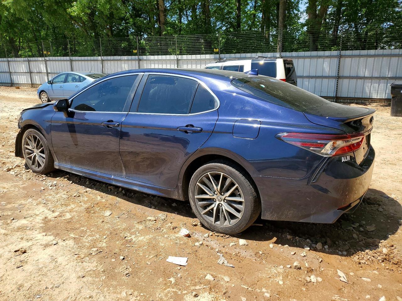 2022 Toyota Camry Se - Фото 2