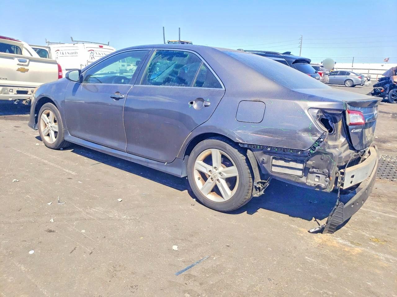 2014 Toyota Camry Se - Image 2