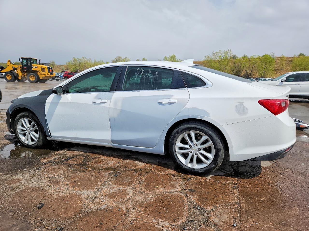 2018 Chevrolet Malibu Lt - Image 2