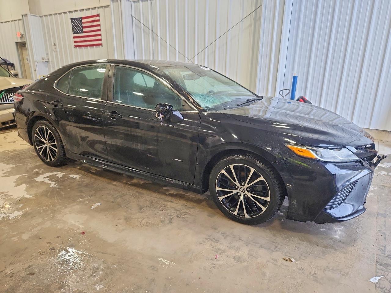 2020 Toyota Camry Se - Фото 4