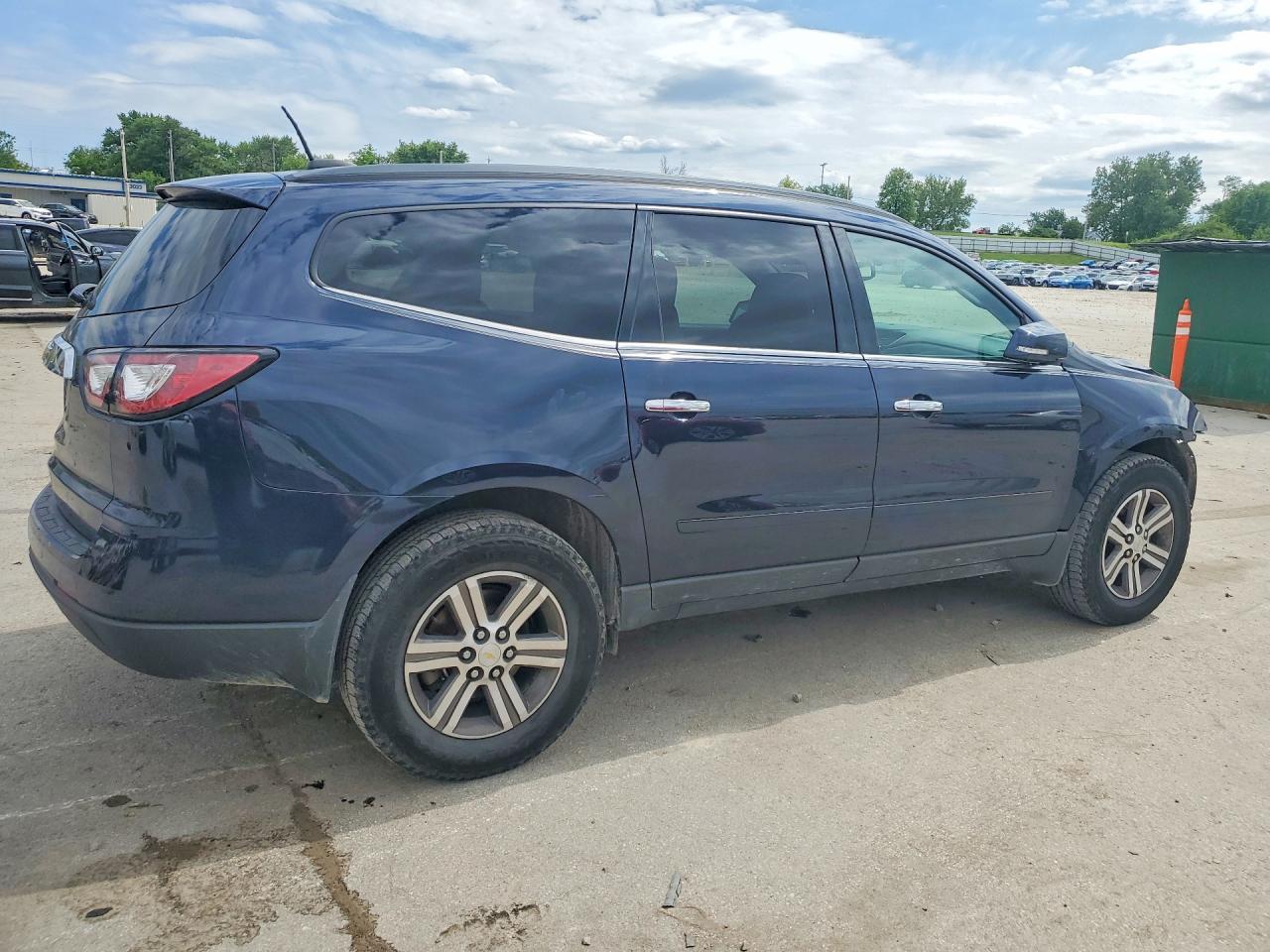 2017 Chevrolet Traverse Lt - Image 3