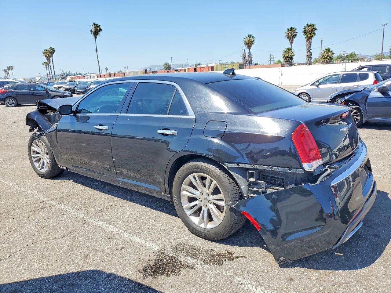 2016 Chrysler 300C - Фото 2