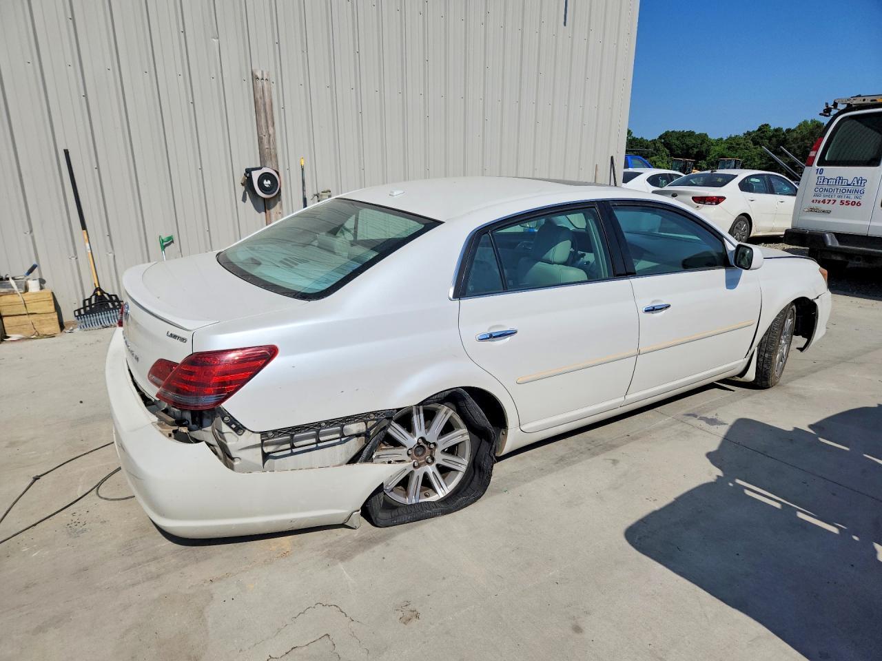 2010 Toyota Avalon Limited - Фото 3