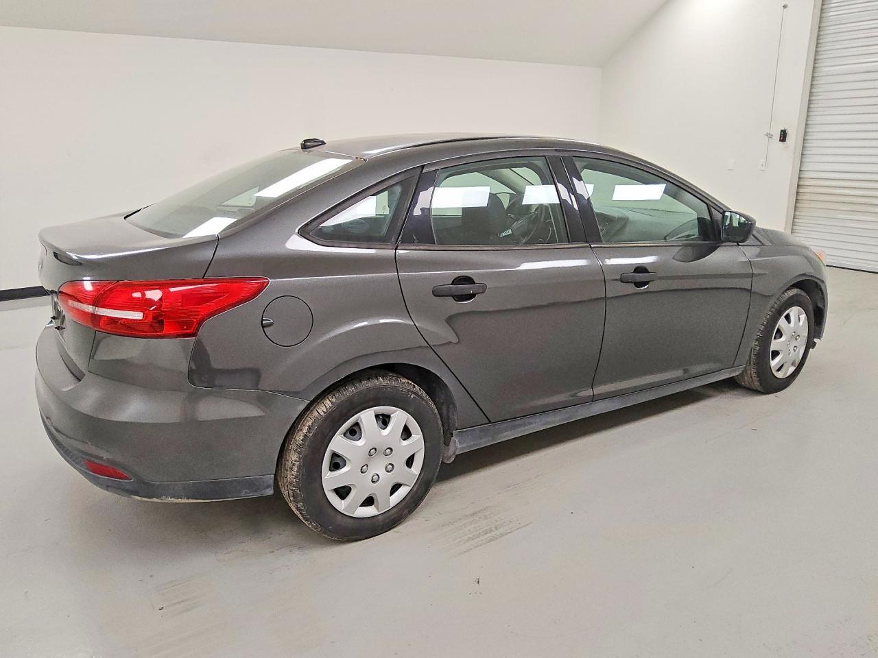 2017 Ford Focus S - Фото 3