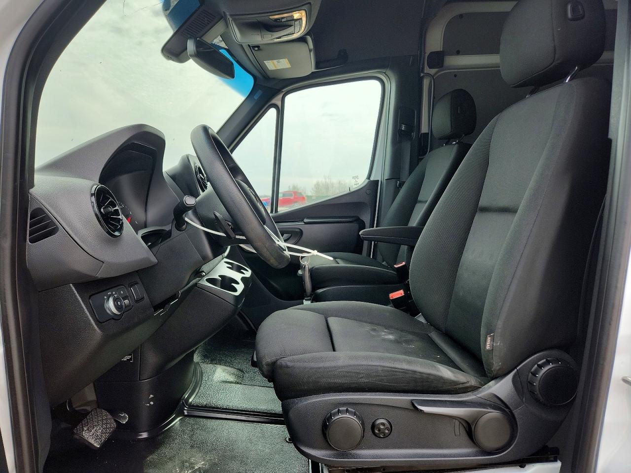 2021 Mercedes Benz Sprinter 2500 Delivery Van - Фото 7