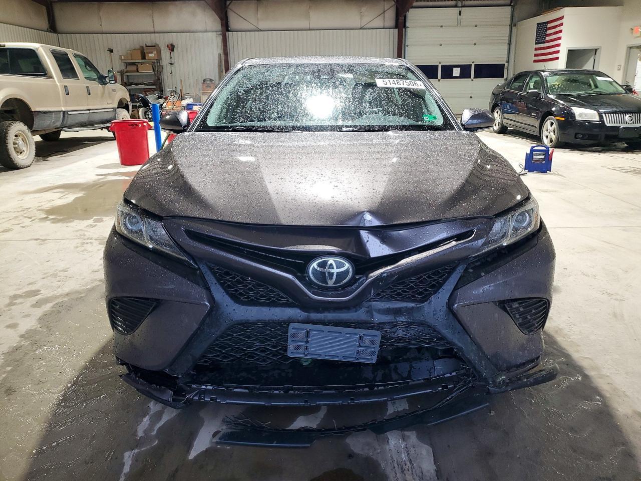 2020 Toyota Camry Se - Фото 5