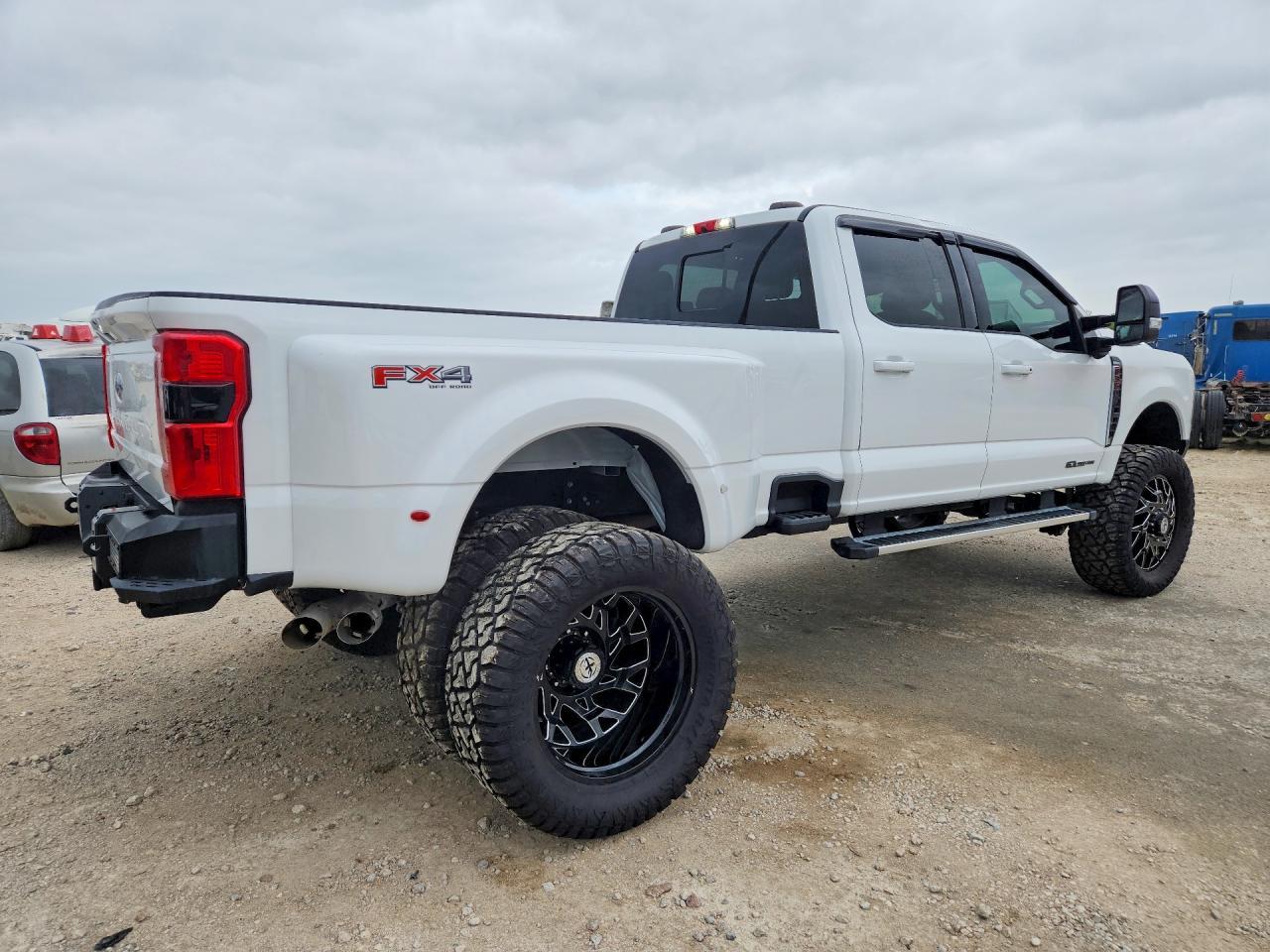 2024 Ford F350 Super Duty - Image 3