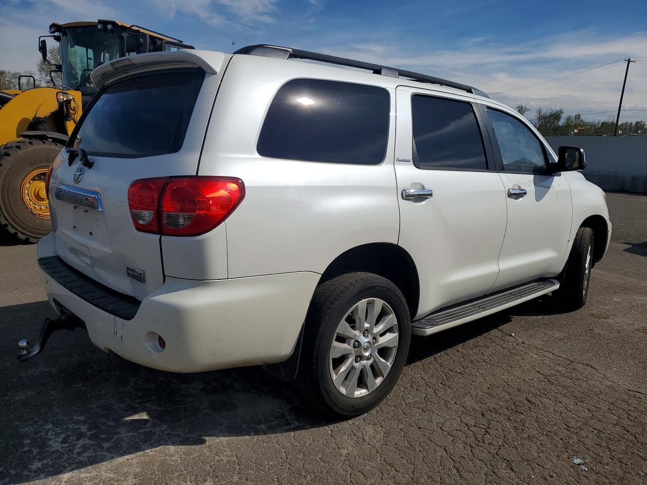 2016 Toyota Sequoia Platinum - Image 3