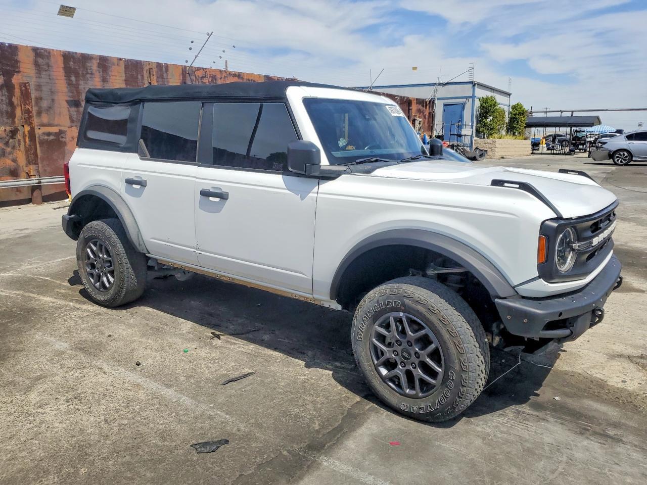 2022 Ford Bronco Base - Image 4