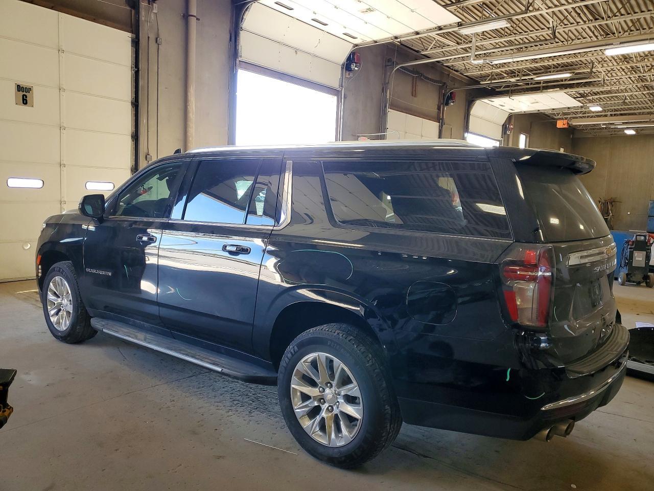 2023 Chevrolet Suburban K1500 Premier - Фото 2