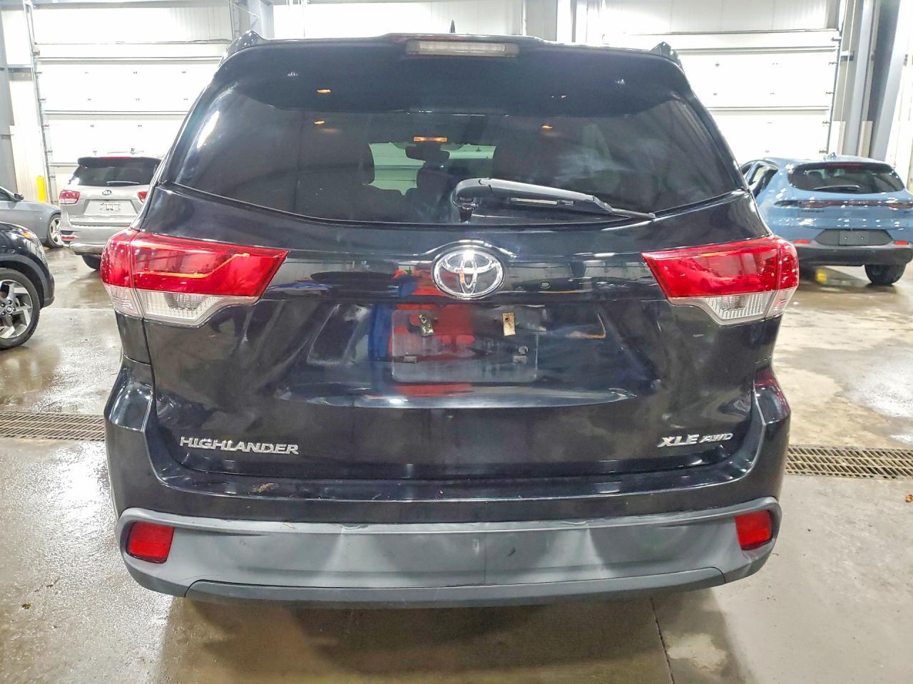 2017 Toyota Highlander Xle - Image 6