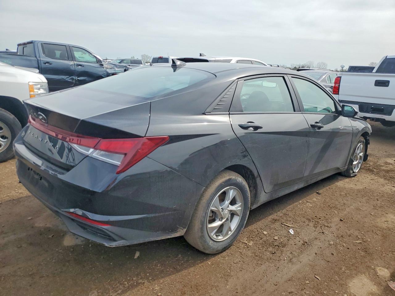 2023 Hyundai Elantra Se - Фото 3