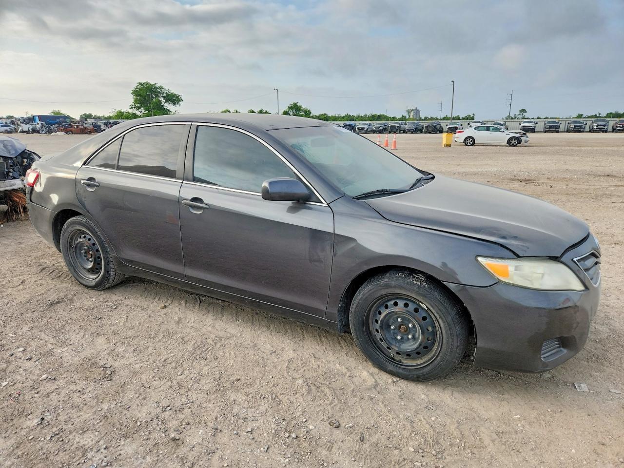 2011 Toyota Camry Le - Фото 4
