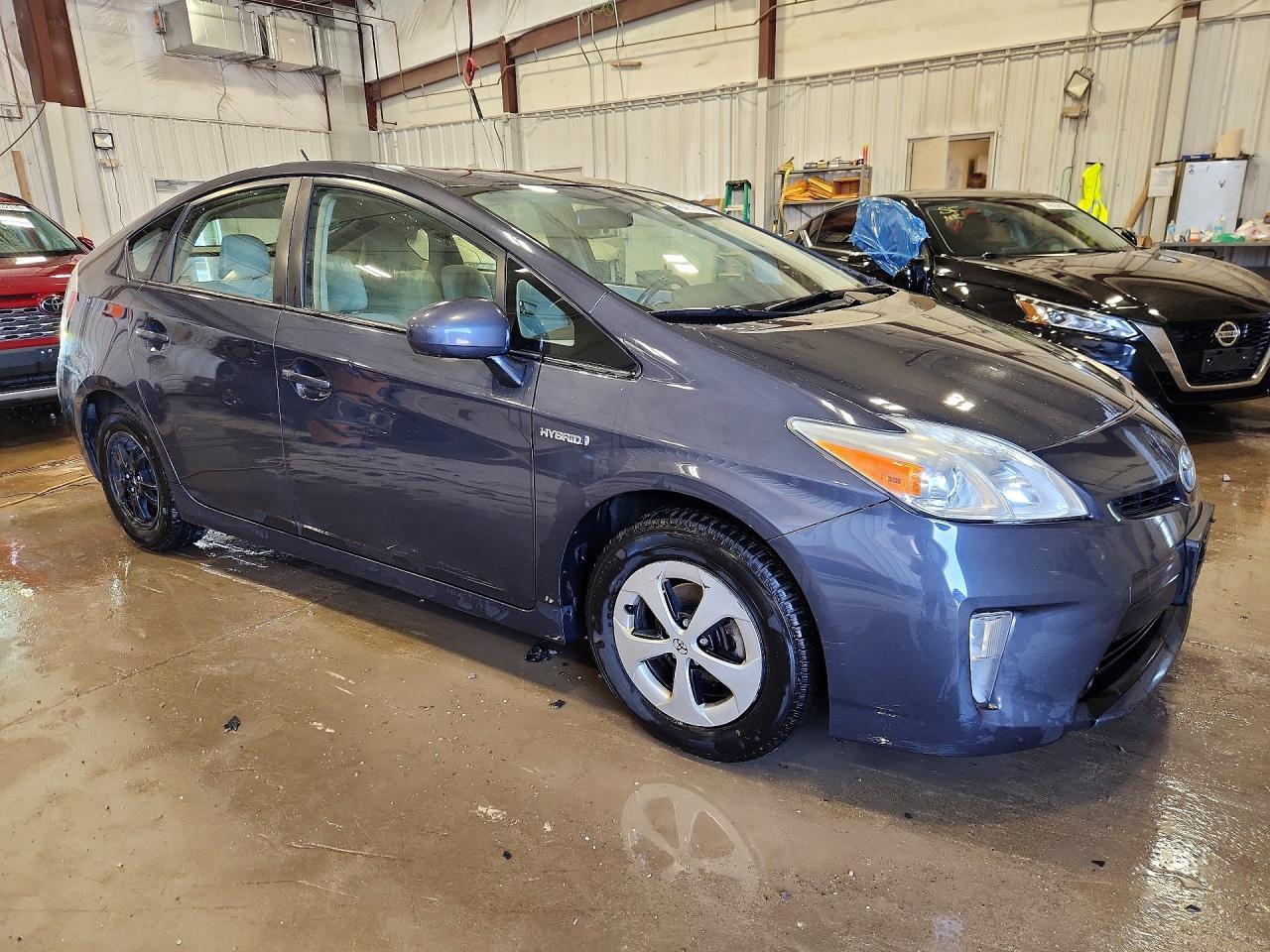 2015 Toyota Prius Two - Фото 4