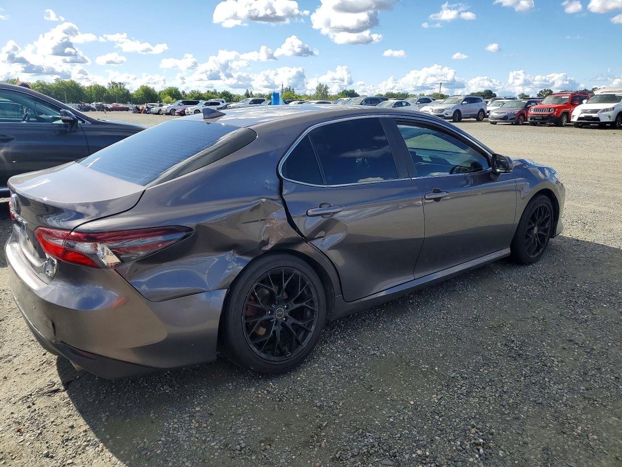2023 Toyota Camry Le - Фото 3