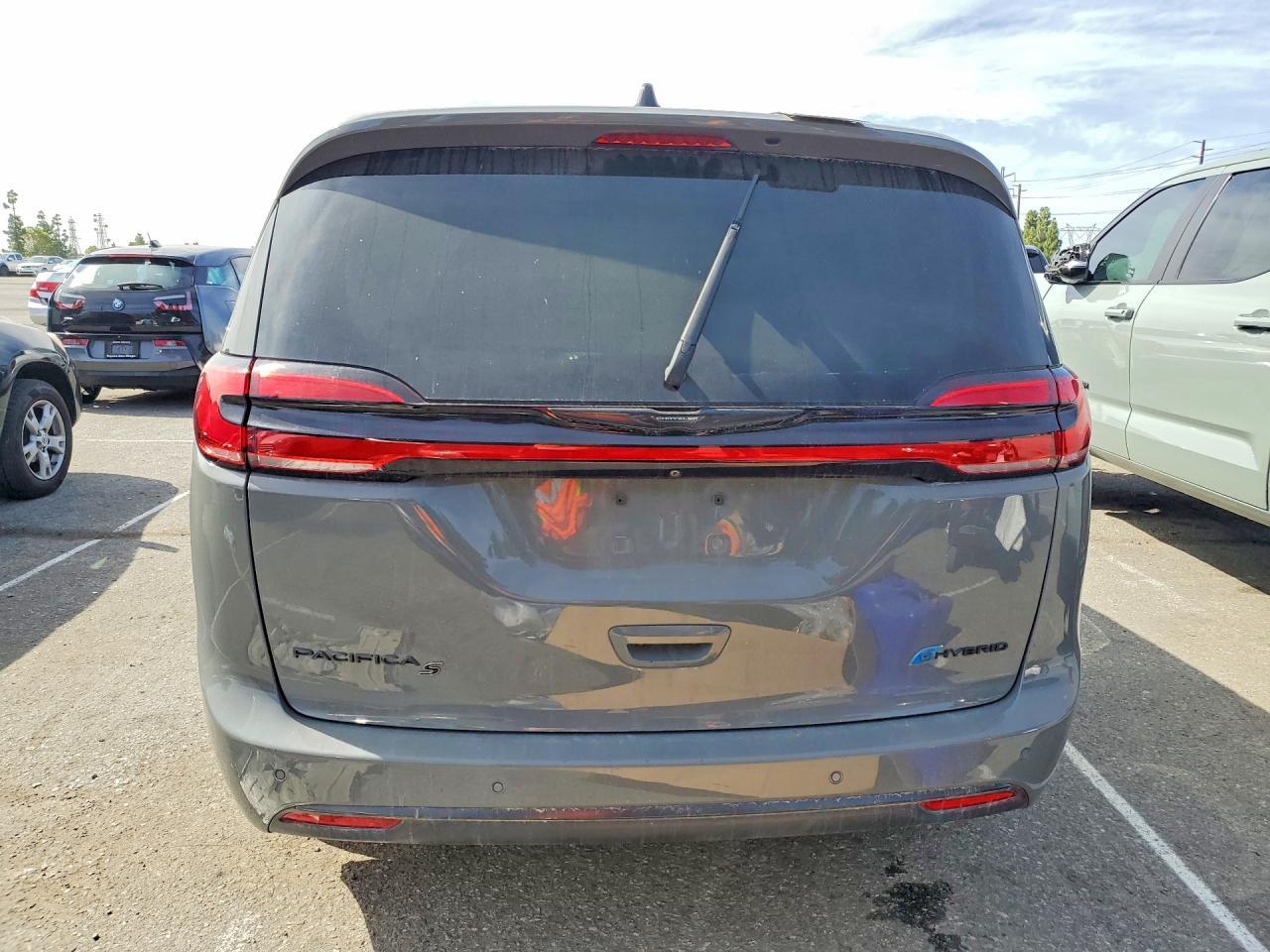 2023 Chrysler Pacifica Hybrid Touring L - Image 6