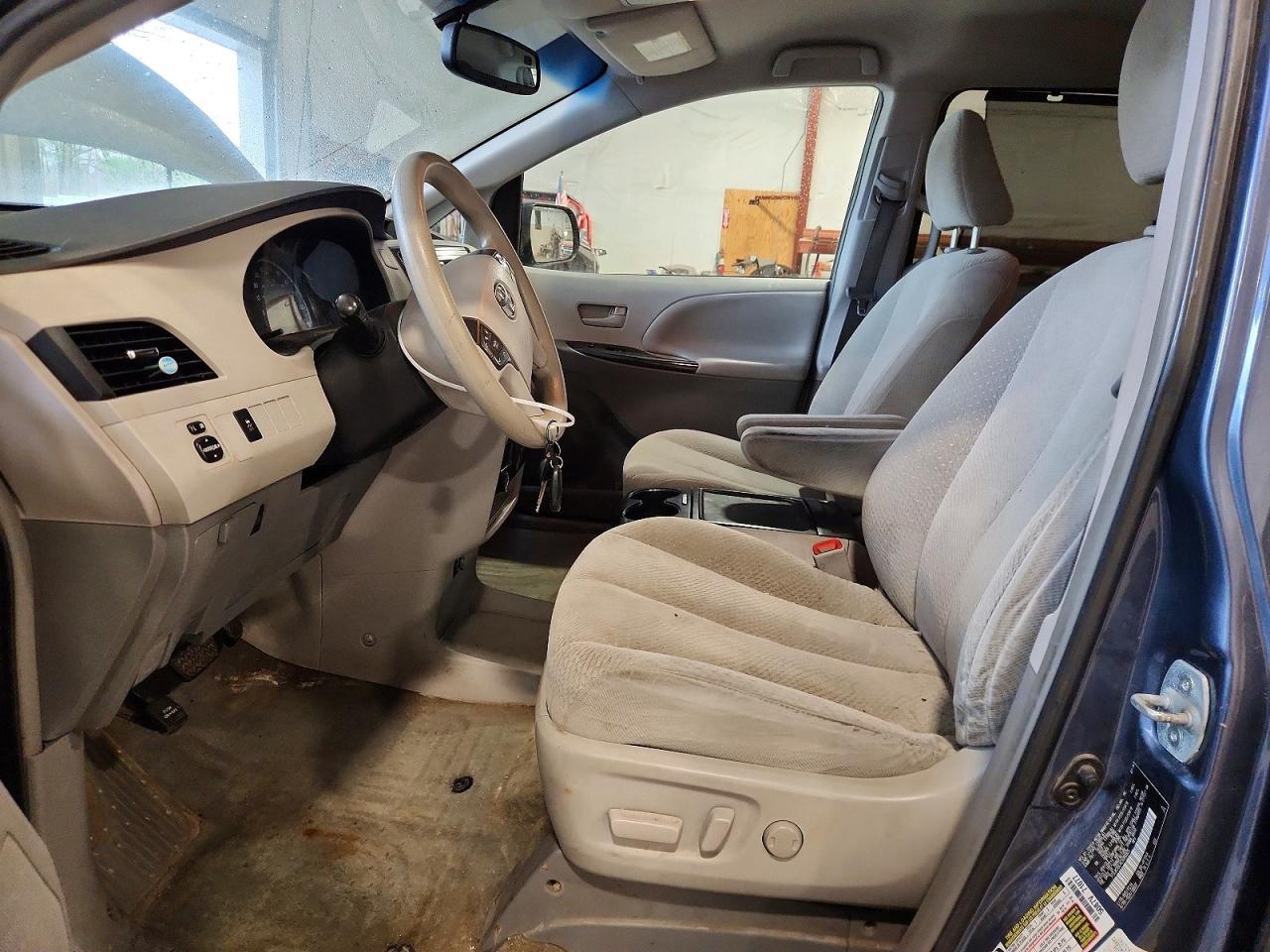 2014 Toyota Sienna Le - Image 7