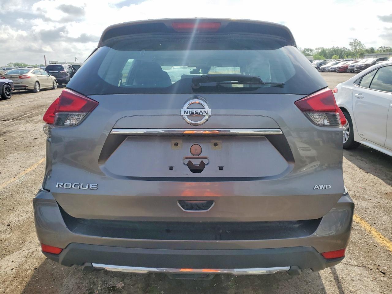 2019 Nissan Rogue S - Image 6