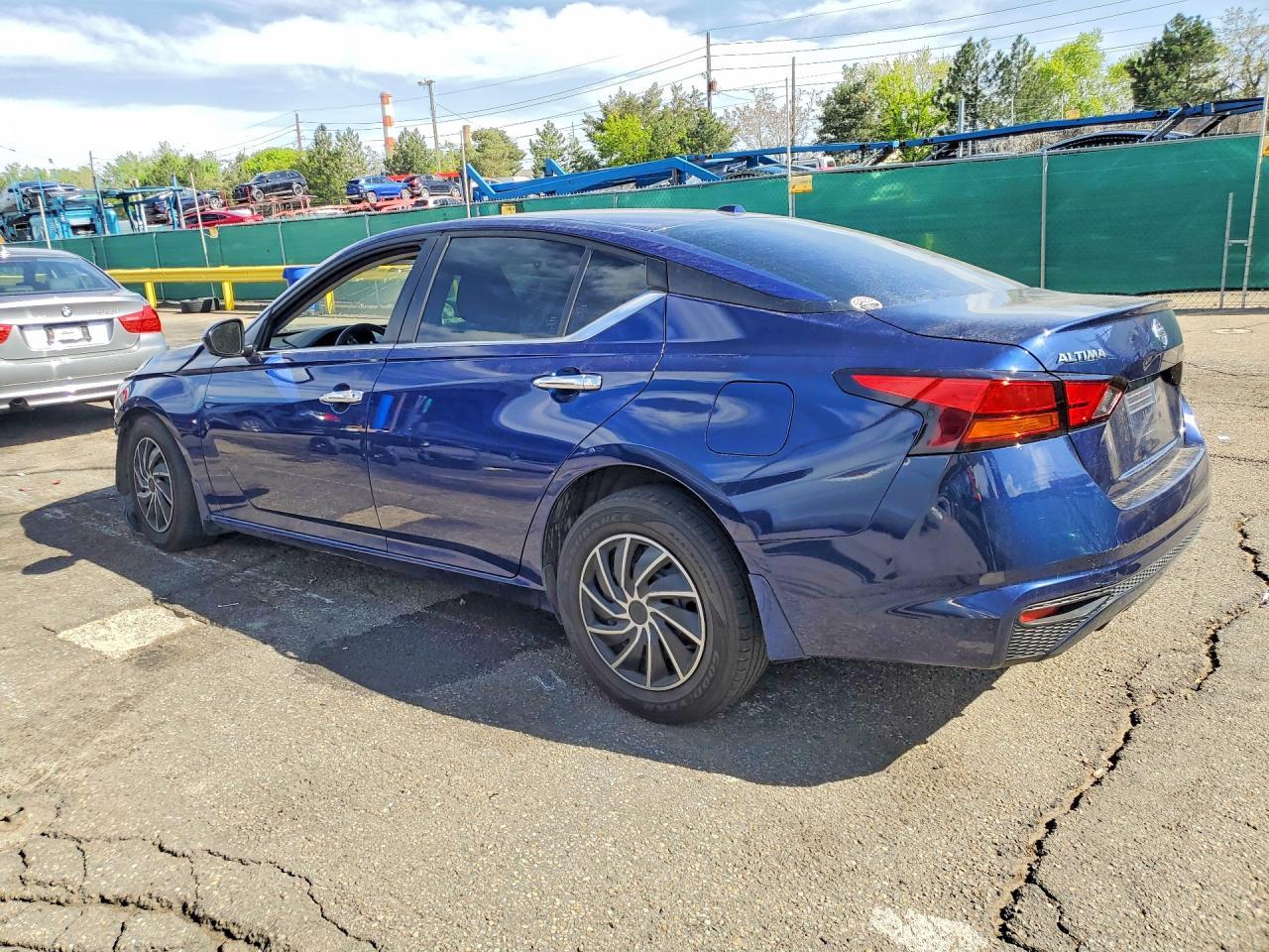 2020 Nissan Altima S - Фото 2