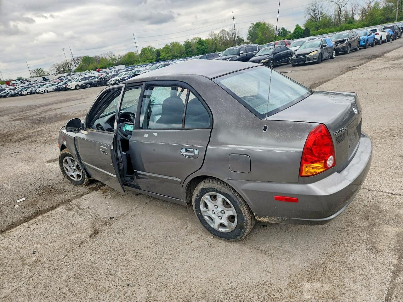 2005 Hyundai Accent Gl - Image 2