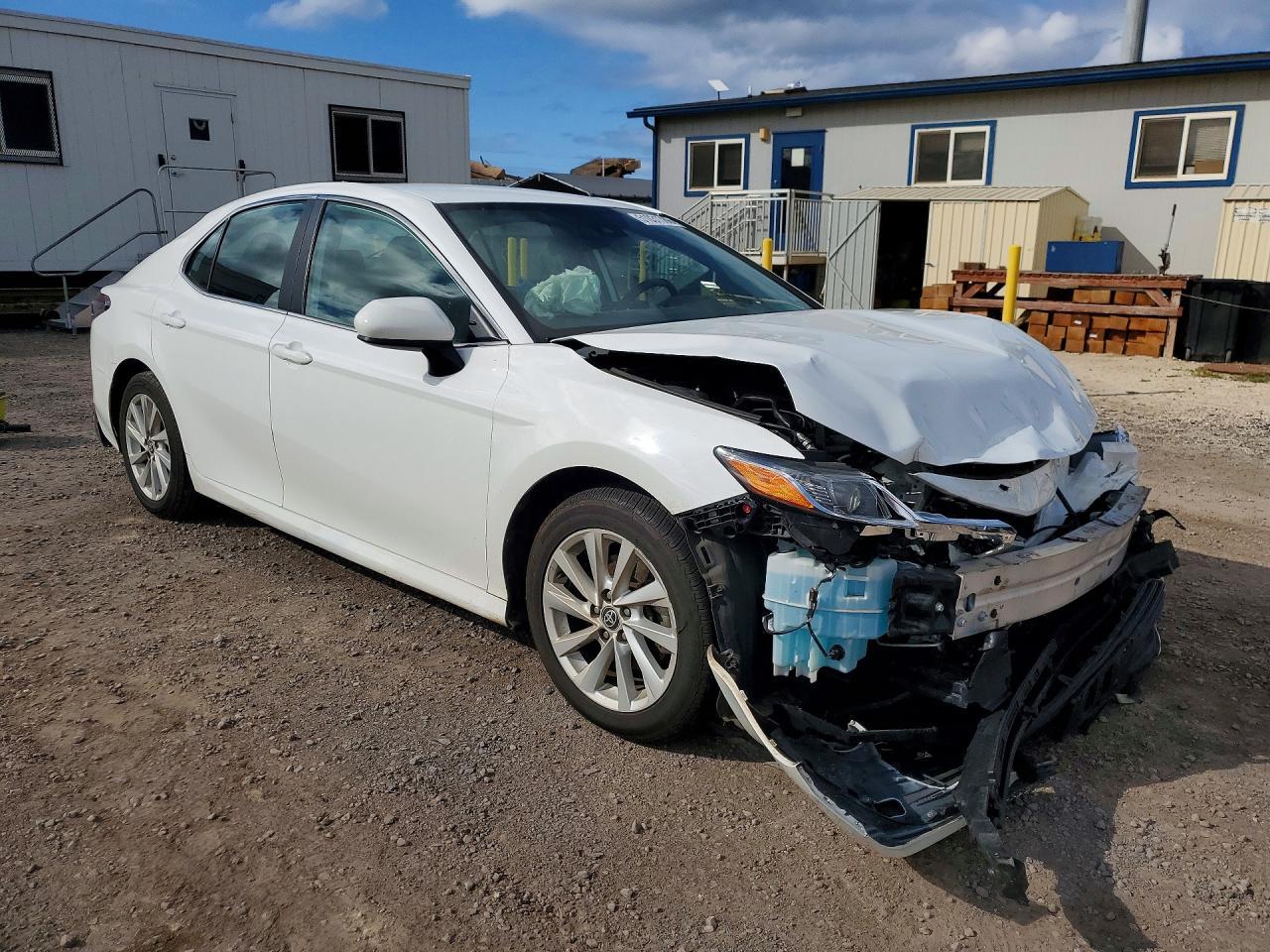 2022 Toyota Camry Le - Фото 4