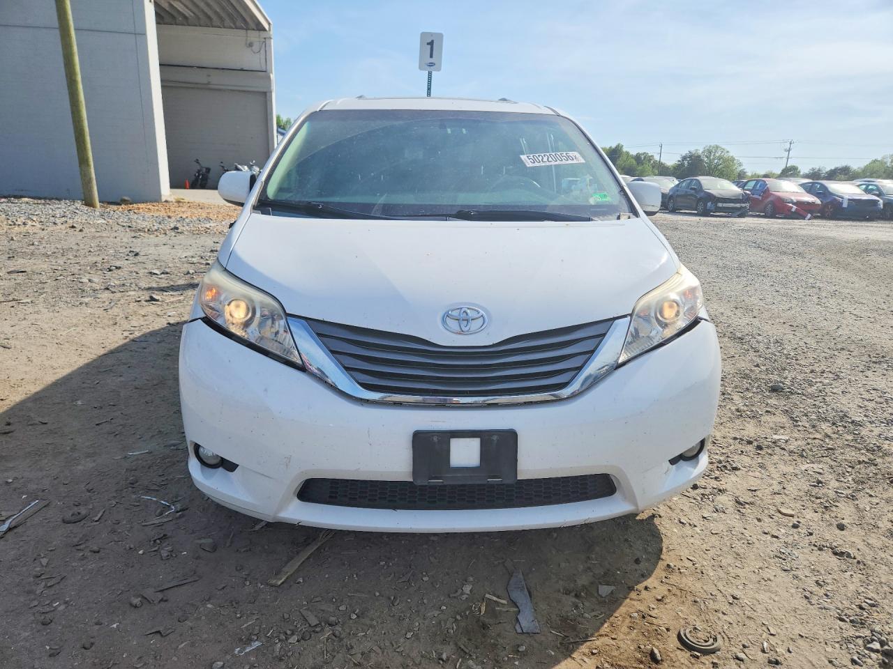 2014 Toyota Sienna Xle 8-Passenger - Image 5