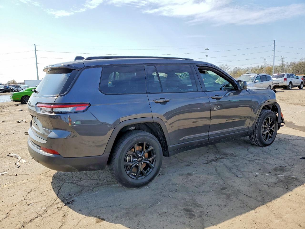 2024 Jeep Grand Cherokee L Laredo - Image 3
