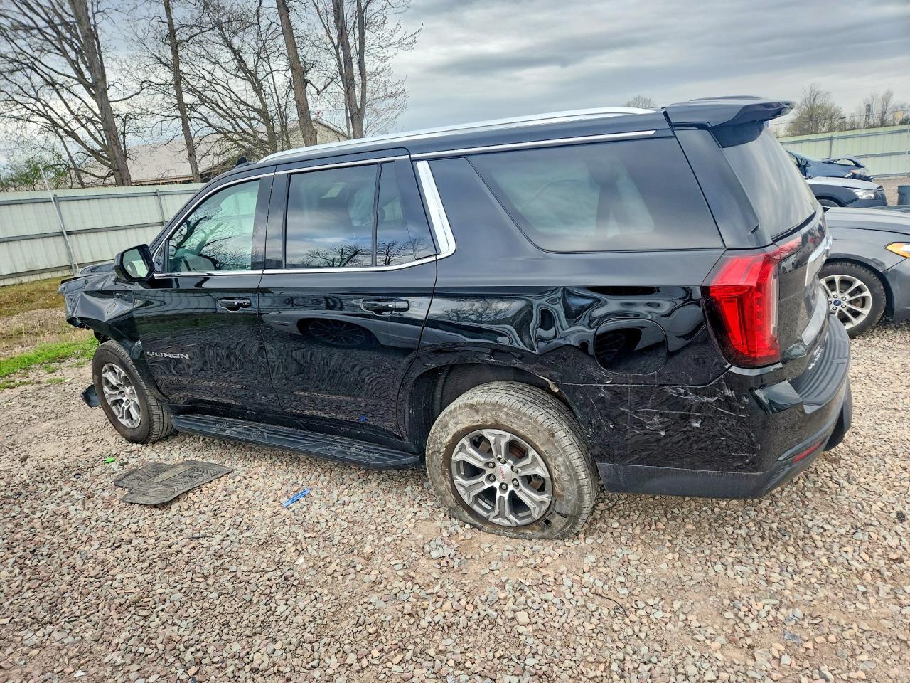 2022 GMC Yukon Sle - Фото 2
